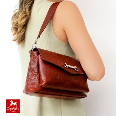Mala de ombro Cavalinho em pele castanha com fecho metálico prateado
