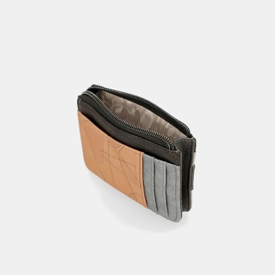 Carteira pequena castanho, cinzento e preto com zip e bolsos para cartões