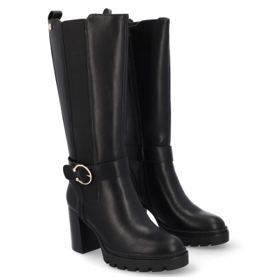 Botas altas pretas com sola grossa e tacão alto