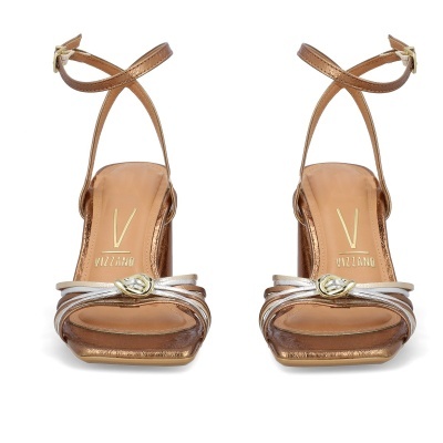 Sandálias de salto alto Vizzano bronze com tiras prateadas e fivela dourada no tornozelo