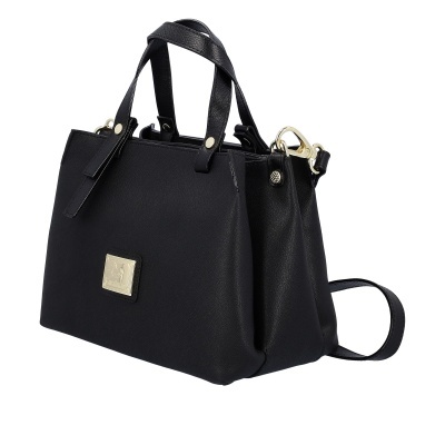 Mala preta média com textura de pele e detalhes metálicos dourados