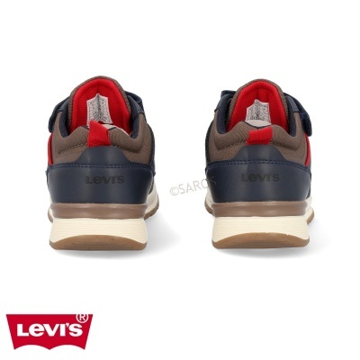 Sapatilhas Levi's azuis, vermelhas e castanhas vistas de trás
