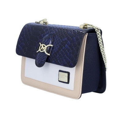Mala feminina pequena azul, branca e bege com textura de pele de crocodilo no topo e alça dourada