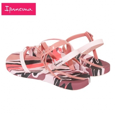 Sandálias femininas Ipanema com tiras e sola estampada em rosa e preto