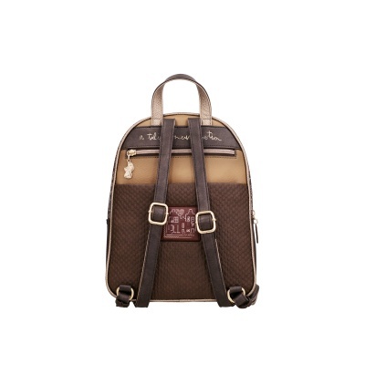 Mochila castanha e bege com textura e alças ajustáveis vista de costas