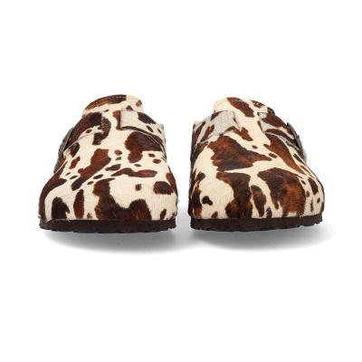 Tamancos tipo Birkenstock com padrão animal castanho e branco