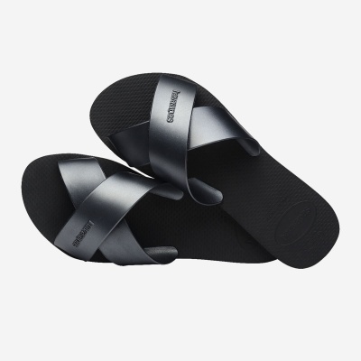 Chinelos Havaianas pretos com tiras cruzadas