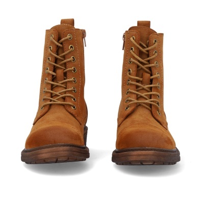 Botas castanhas de camurça com atacadores e fecho lateral