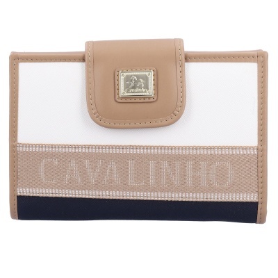 Carteira CAVALINHO branca, bege e preta com fecho de aba e placa metálica