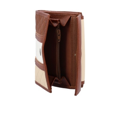 Carteira feminina castanha e bege com compartimento interior aberto e fecho de correr