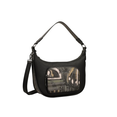 Mala de ombro preta com bolso frontal estampado e logo Anekke