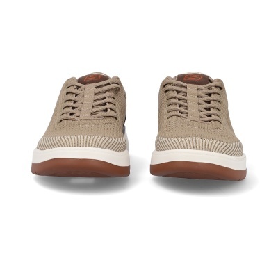 Sapatilhas bege de tecido com sola branca e castanha
