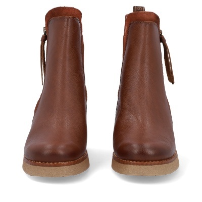 Botas castanhas de couro com sola beige e detalhe em camurça