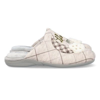 Chinelo de quarto feminino bege com padrão xadrez e decoração floral