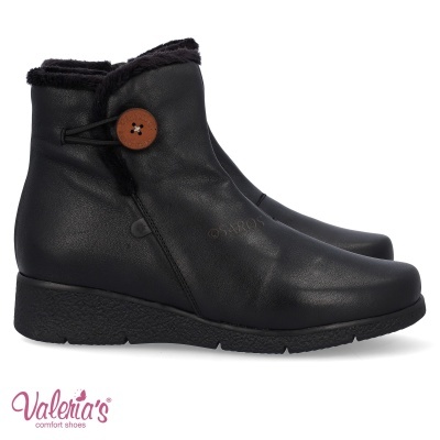 Botas de senhora pretas em pele com botão castanho e forro de lã preta