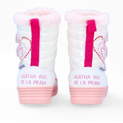 Botas infantis brancas com detalhes em rosa e nome impresso na parte traseira
