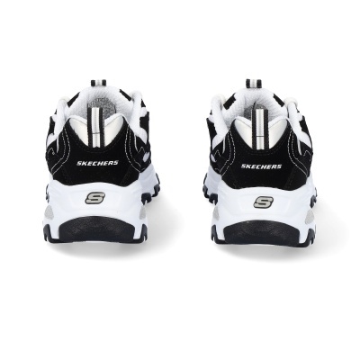 Ténis pretos e brancos Skechers vistos de trás