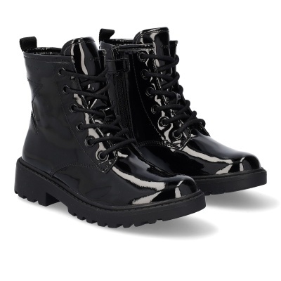 Botas pretas de verniz com atacadores, sola preta e fecho lateral