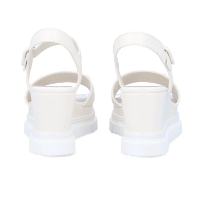 Sandálias brancas femininas com salto grosso vistas por trás
