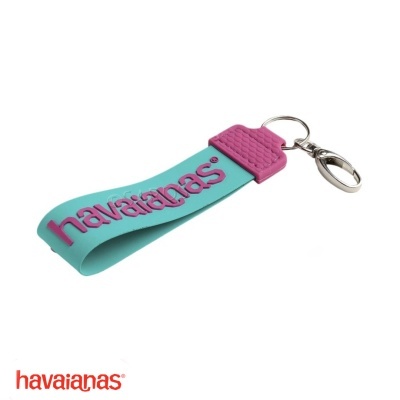 Porta-chaves azul e rosa com texto havaianas e argola metálica