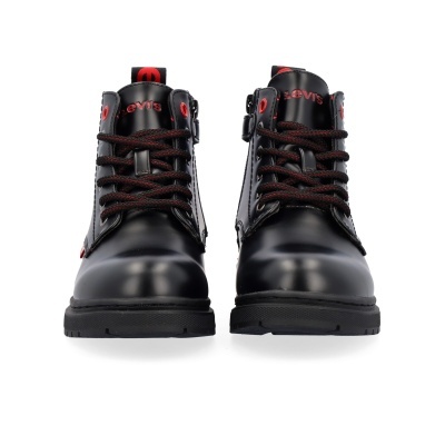 Botas pretas com atacadores vermelhos e pretos da Levis
