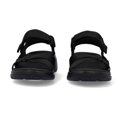 Sandálias pretas com tiras ajustáveis e sola plana