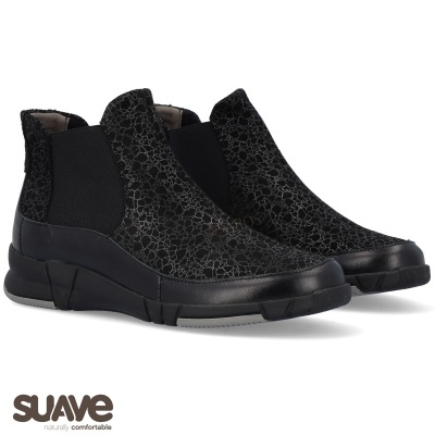 Botins femininos pretos com padrão floral e sola robusta