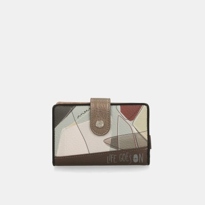 Carteira com padrão geométrico e fecho de aba castanho