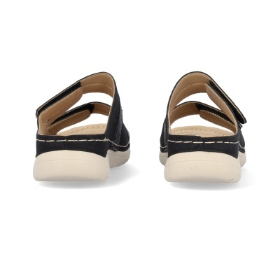 Sandálias pretas com solas brancas e costura visível vista de trás