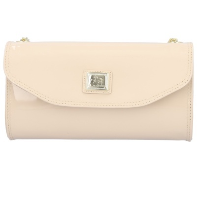 Carteira bege com fecho de aba e detalhe metálico prateado