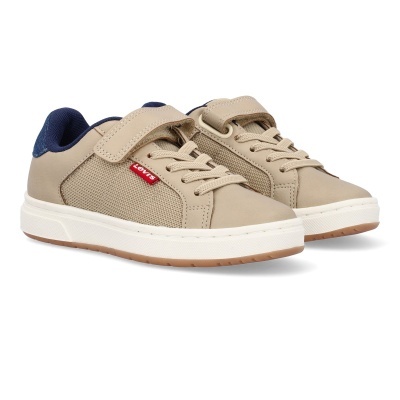 Ténis infantis bege com detalhes azul escuro e etiqueta LEVIS vermelha