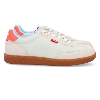 Ténis Levi's branco e bege com sola castanha e detalhes em coral e azul claro.