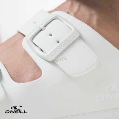 Sandália branca ONeill com fivela ajustável e design aberto