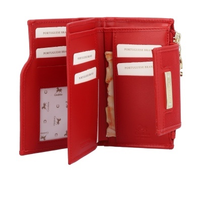 Carteira vermelha aberta mostrando compartimentos e etiquetas