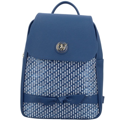 Mochila azul com textura trançada branca e azul e laço na frente