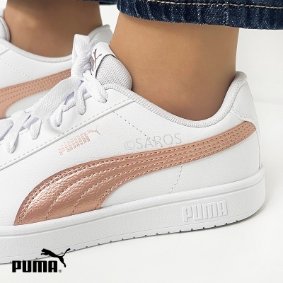 Ténis brancos com risca metálica rosa e logótipo PUMA
