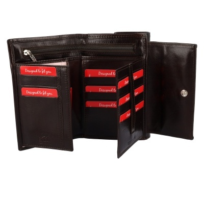 Carteira de couro castanho escuro aberta com vários compartimentos para cartões e bolso com fecho