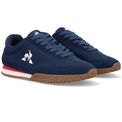 Sapatilhas azuis Le Coq Sportif com sola castanha e detalhes em branco e vermelho