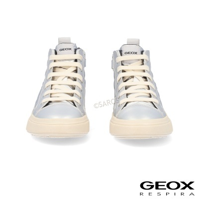 Par de sapatilhas GEOX pretas e brancas com sola bege