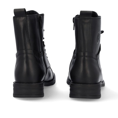 Botas pretas de couro vista traseira