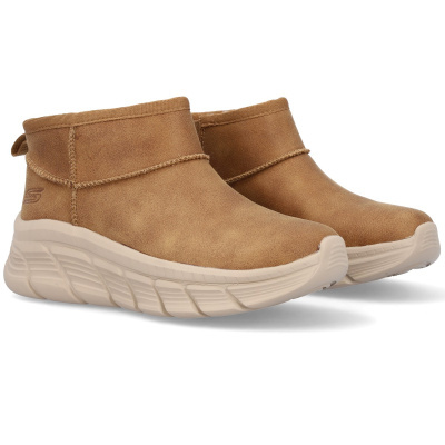 Botas Skechers castanhas com sola branca texturizada