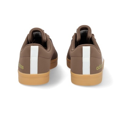 Sapatilhas Adidas castanhas com sola de borracha castanha clara e detalhe branco na parte de trás