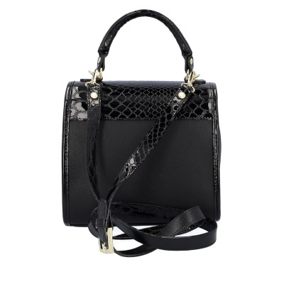 Mala de mão preta com padrão reptil e alça ajustável