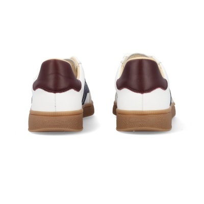 Sapatilhas brancas com detalhe castanho e sola castanha vistas de trás