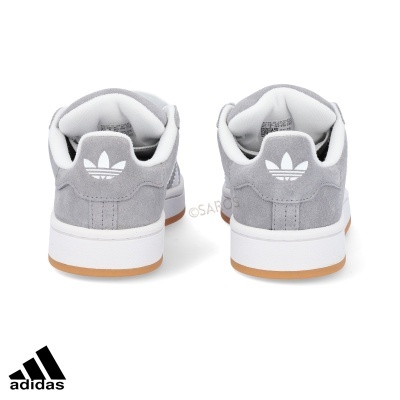 Sapatilhas Adidas cinzento claro em camurça vista traseira