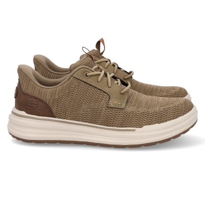 Ténis casuais castanhos com sola branca e logótipo S