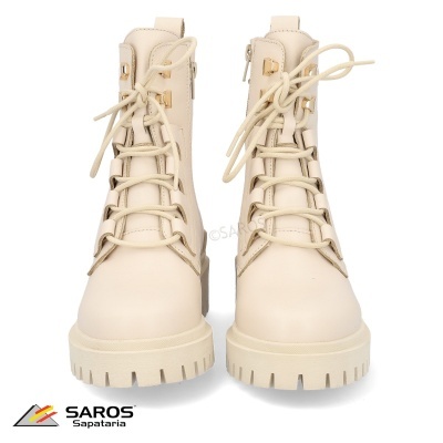 Botas bege claro com atacadores e fecho lateral