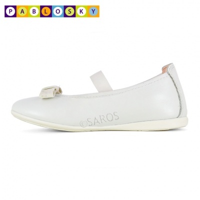 Sapato bailarina criança pele branca com laço e correia elástica