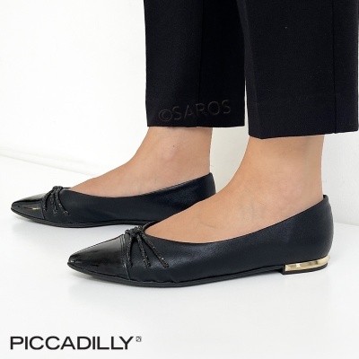 Sapatilhas pretas Piccadilly com salto baixo e detalhe metálico dourado