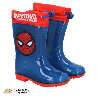 Galochas azuis e vermelhas com rosto do Homem-Aranha e texto BEYOND